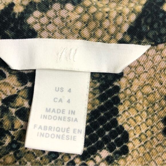 H&M Snakeskin Print Button Down Top - Picture 5 of 10